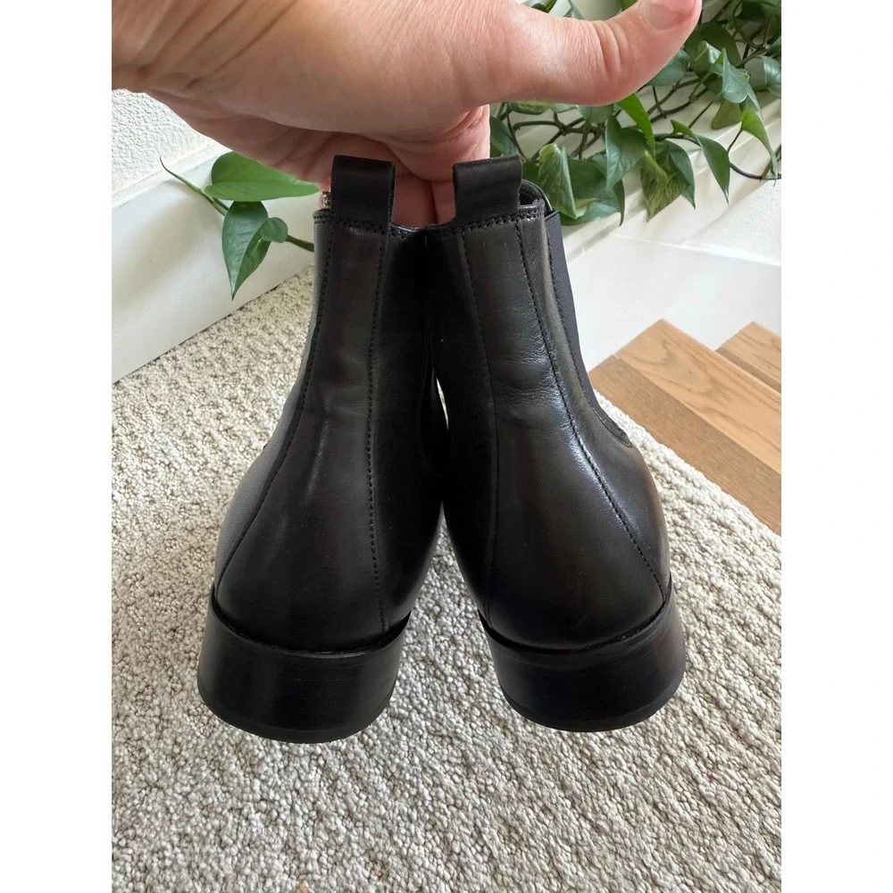 Ten Points SWEDEN Chelsea Boots Women 9 Black Leather Cap Toe Ankle